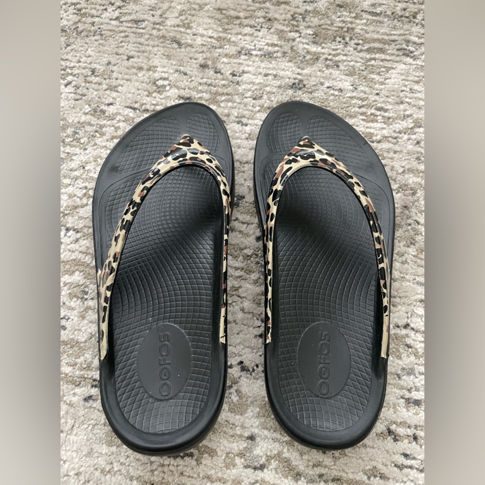 Oofos Oolala Leopard Print Sandals Size 9 Recovery Sandals Limited Edition - Picture 4 of 9